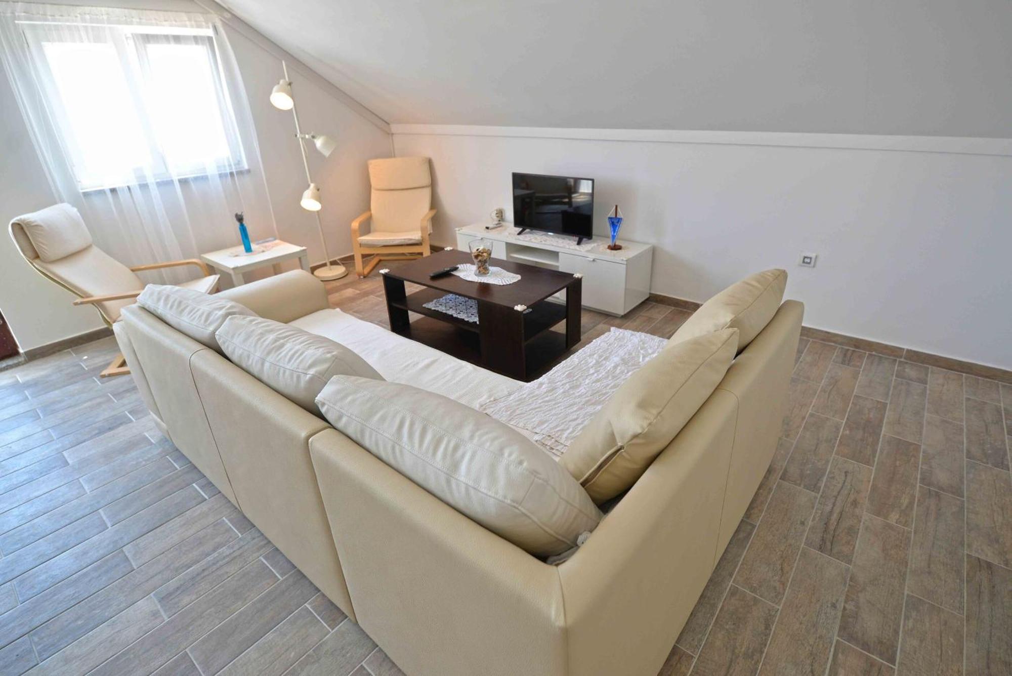 Apartments Mili - Near The Sea And The Centar Of Place Betina  Exterior foto
