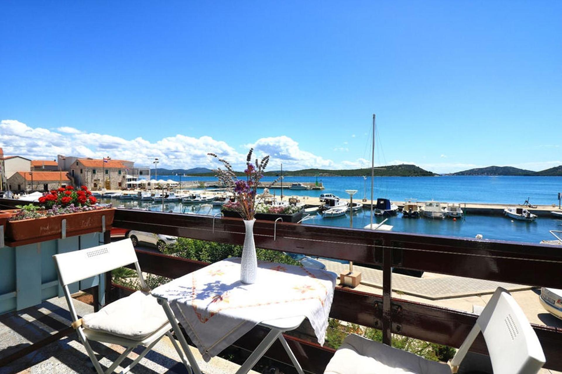Apartments Mili - Near The Sea And The Centar Of Place Betina  Exterior foto