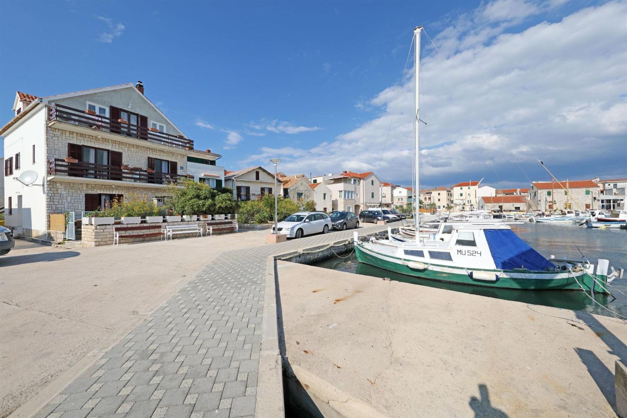 Apartments Mili - Near The Sea And The Centar Of Place Betina  Exterior foto